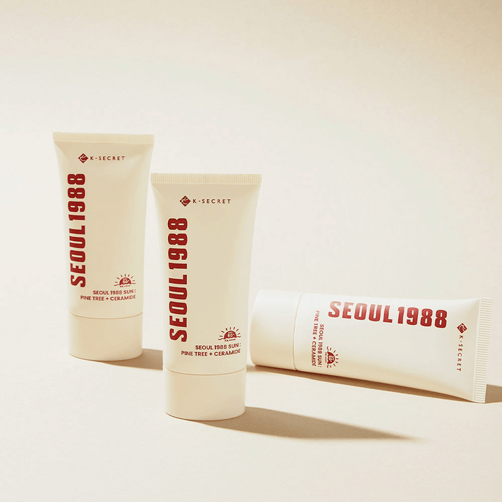 SEOUL 1988 Sun Pine Tree + Ceramide är en solkräm som skyddar mot UV-strålning samtidigt som den stärker hudbarriären med ceramider och extrakt från tall.