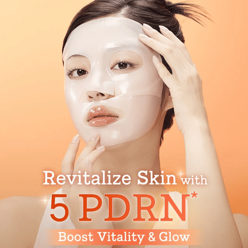 COSRX 5 PDRN Hyaluronic Acid Vital Hydrating Hydrogel Mask εφαρμοσμένη στο πρόσωπο για αναζωογονημένη επιδερμίδα, αυξημένη λάμψη και εντατική ενυδάτωση