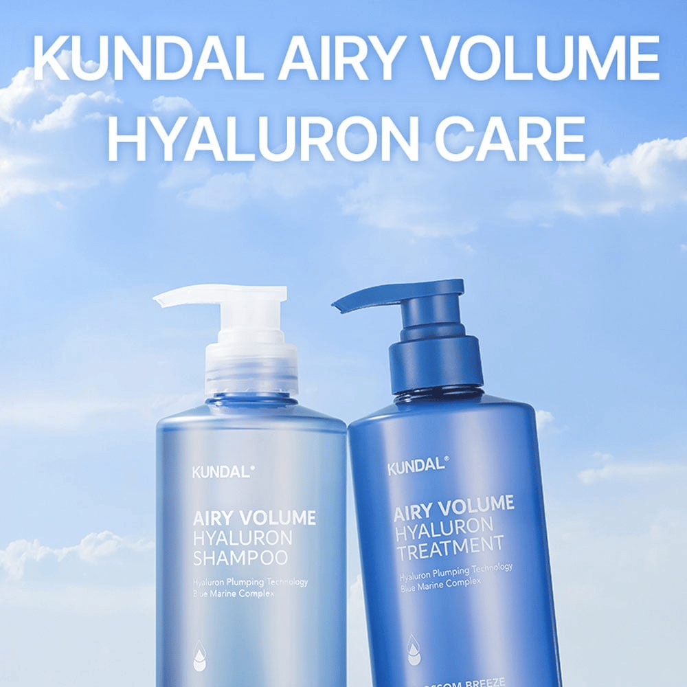 KUNDAL Airy Volume Hyaluron Shampoo και Treatment σε μπλε μπουκάλια αντλίας, περιποίηση μαλλιών με υαλουρονικό και Blue Marine Complex.