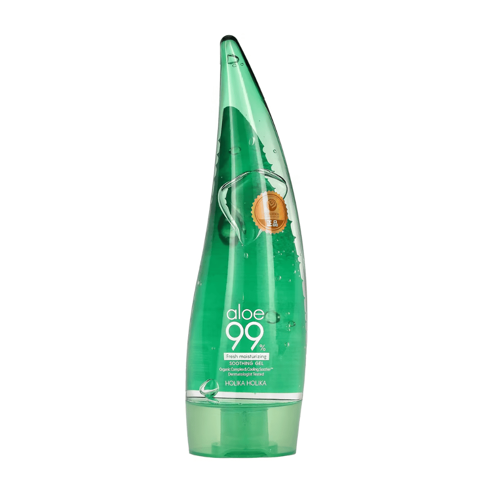 Ένα πράσινο, σε σχήμα αλόης μπουκάλι με Holika Holika Aloe 99% Soothing Gel. Το μπουκάλι περιέχει καταπραϋντικό τζελ και έχει κείμενο που περιγράφει τις ενυδατικές και καταπραϋντικές ιδιότητες του προϊόντος.