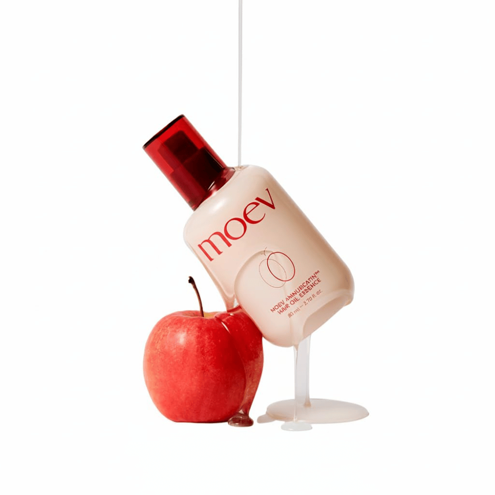 MOEV Annurcatin Hair Oil Essence με κόκκινο μήλο – έλαιο μαλλιών εμπνευσμένο από τα αντιοξειδωτικά του μήλου Annurca για πιο δυνατές, λαμπερές και υγιείς τρίχες.