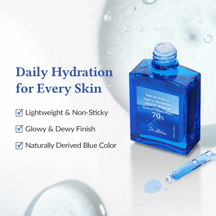 Dr. Althea Aqua Marine Deep Serum σε μπλε γυάλινο μπουκάλι με πιπέτα, ελαφριά και μη κολλώδης φόρμουλα που παρέχει καθημερινή ενυδάτωση, λαμπερό και δροσερό φινίρισμα καθώς και φυσικό μπλε χρώμα για όλους τους τύπους δέρματος.