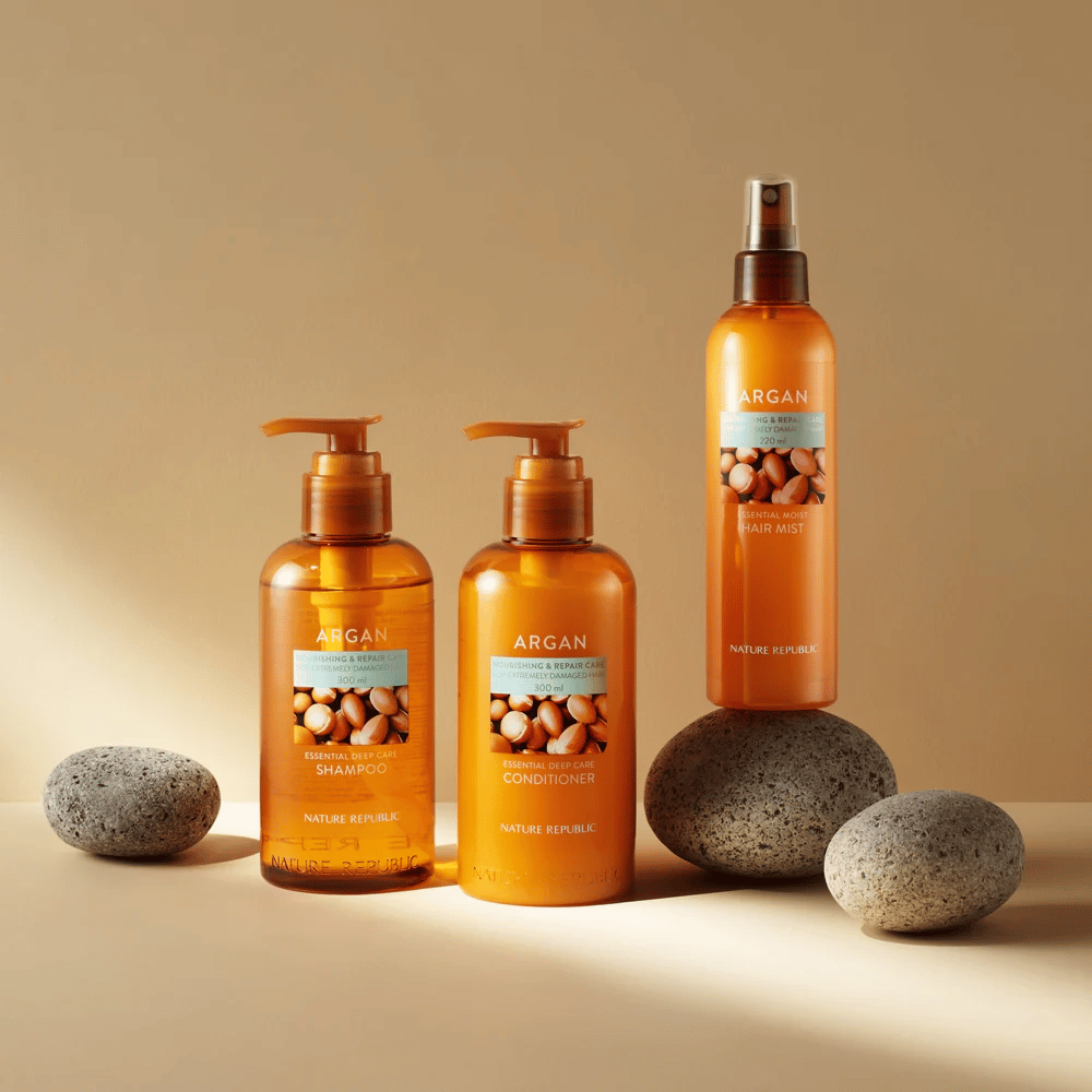 Nature Republic Σειρά Argan με σαμπουάν, μαλακτικό και hair mist για κατεστραμμένα μαλλιά – εμπλουτισμένη με έλαιο αργκάν για λάμψη και θρέψη.