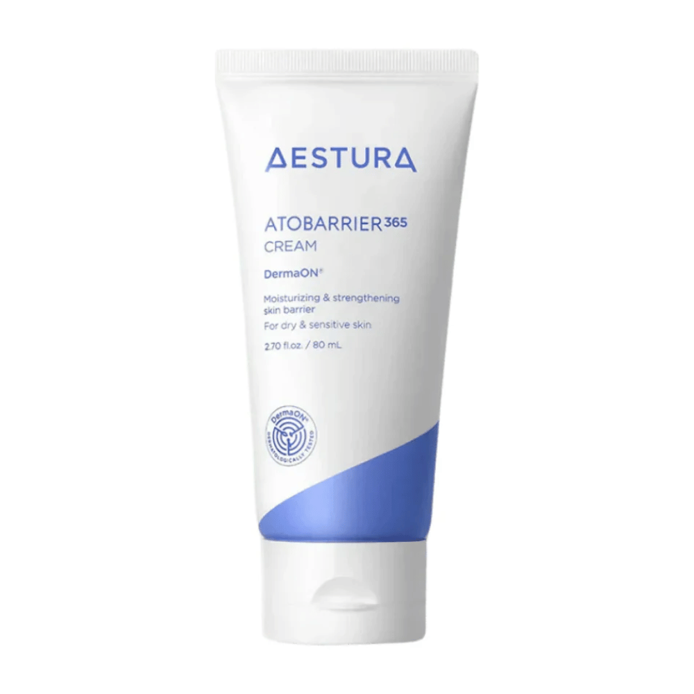 Aestura Atobarrier 365 Cream σε ένα σωληνάριο 80 ml. Η κρέμα έχει σχεδιαστεί για να ενυδατώνει και να ενισχύει τον φραγμό του δέρματος, ειδικά για ξηρό και ευαίσθητο δέρμα. Το προϊόν έρχεται σε ένα λευκό σωληνάριο με μπλε λεπτομέρειες και περιέχει DermaON™ για βέλτιστη περιποίηση δέρματος.