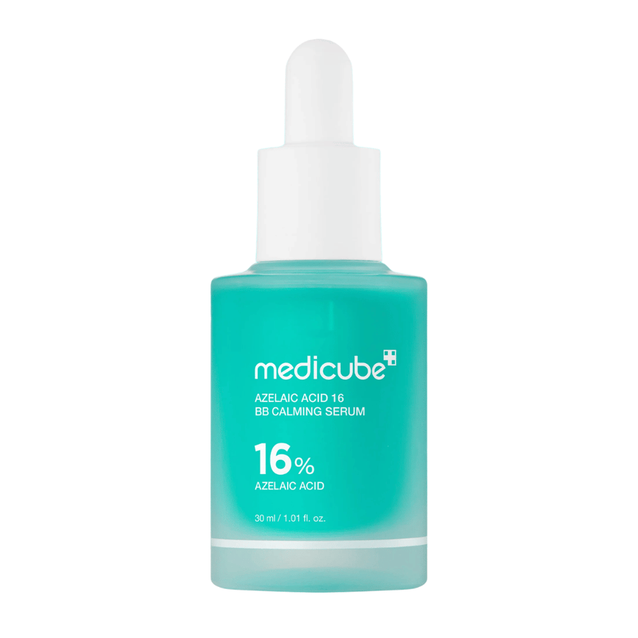 Απομονωμένη εικόνα προϊόντος του Medicube Azelaic Acid 16 BB Calming Serum με 16% αζελαϊκό οξύ σε τιρκουάζ μπουκάλι με πιπέτα για καταπραϋντική και εξισορροπητική περιποίηση της επιδερμίδας.