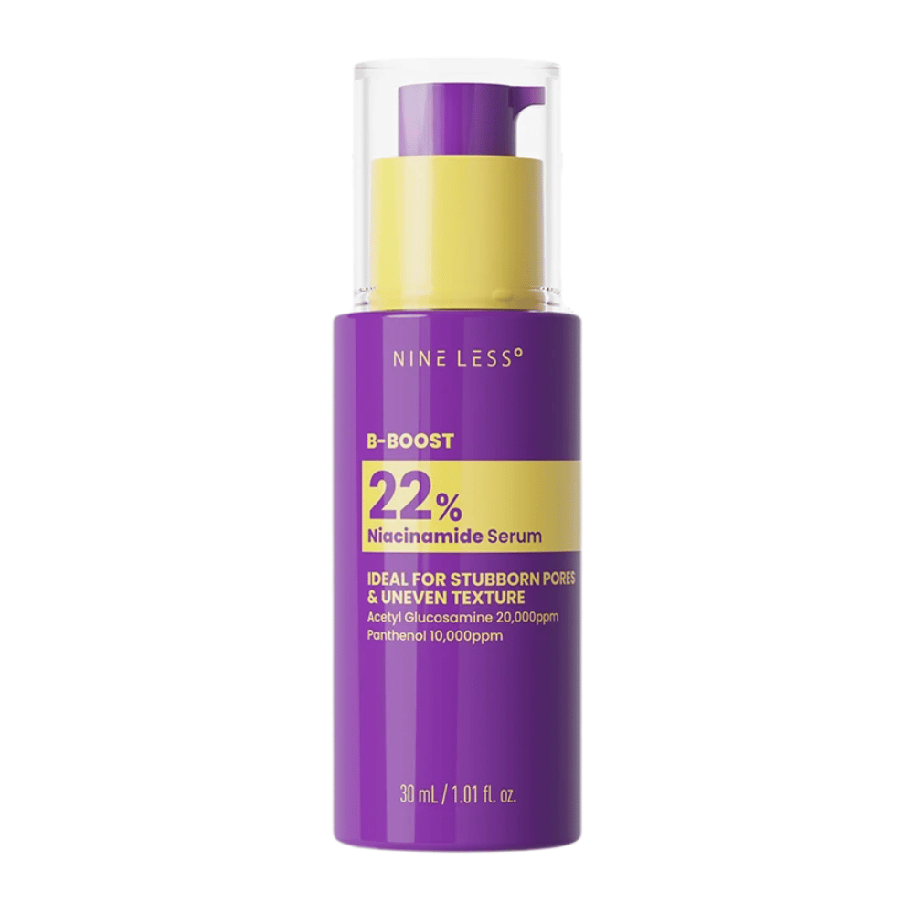 7. NINE LESS B-Boost 22% Niacinamide Serum 30 ml – μωβ φιαλίδιο με αντλία με 22% νιασιναμίδη για ανομοιόμορφη υφή δέρματος