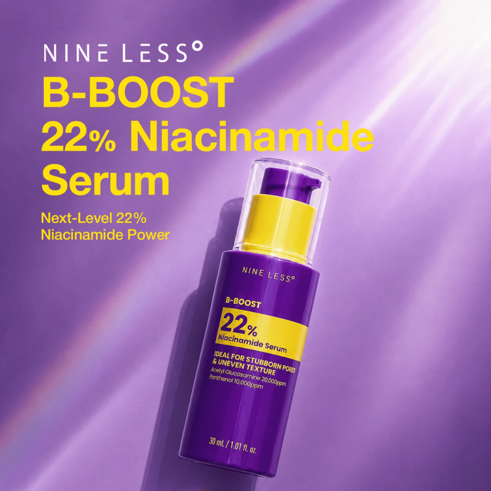 6. NINE LESS B-Boost 22% Niacinamide Serum – μωβ φιαλίδιο serum με κίτρινη ετικέτα για ορατούς πόρους