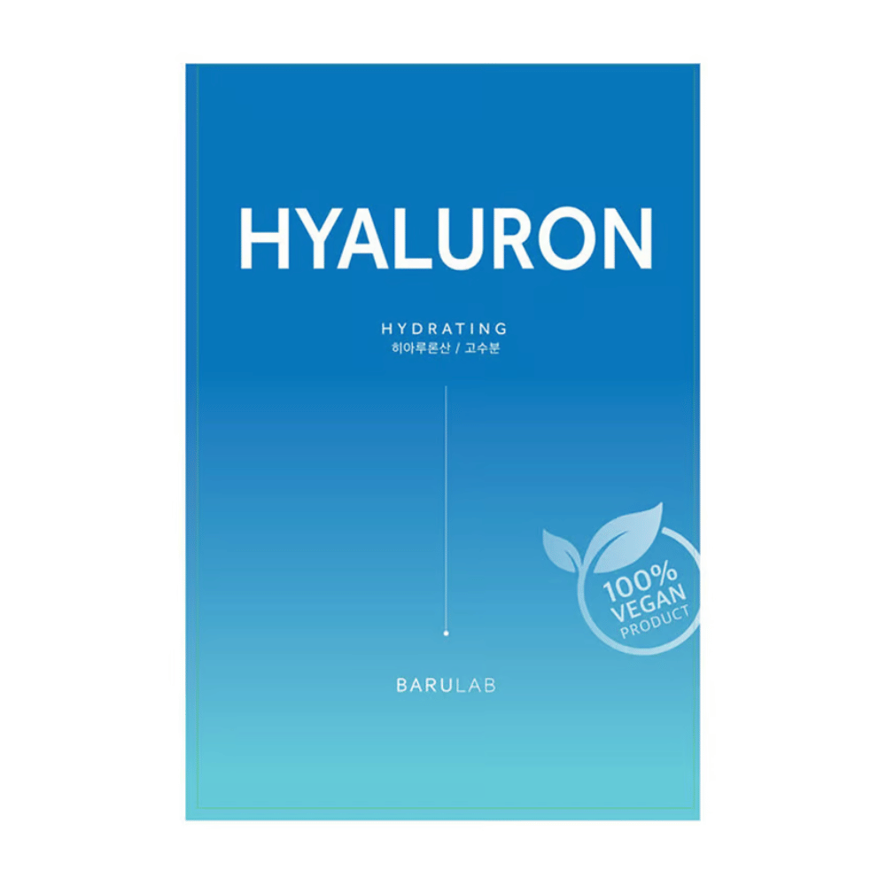 Μια συσκευασία της μάσκας "HYALURON Hydrating" BARULAB, με την ένδειξη "100% Vegan Product". Η συσκευασία έχει ένα χρωματικό διαβαθμισμένο από σκούρο μπλε στην κορυφή σε ανοιχτό μπλε στο κάτω μέρος.