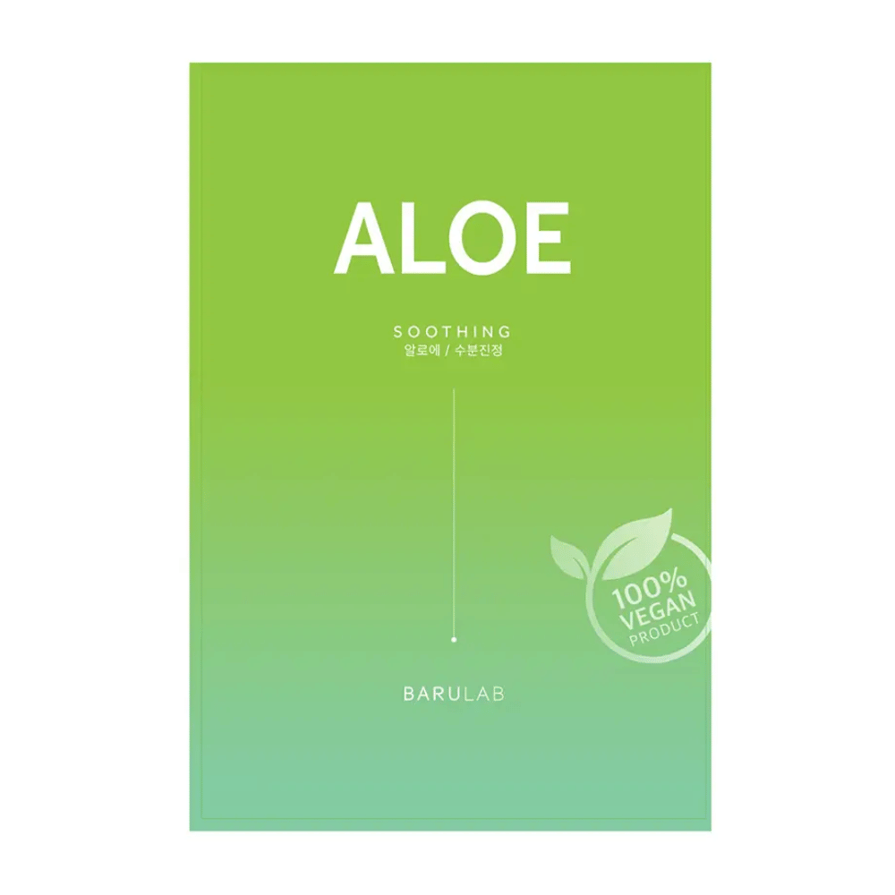 Μια συσκευασία του προϊόντος BARULAB "Aloe Soothing" μάσκα, η οποία επίσης επισημαίνεται ως "100% Vegan Product". Η συσκευασία είναι ομοιόμορφα ανοιχτό πράσινο χρώμα.