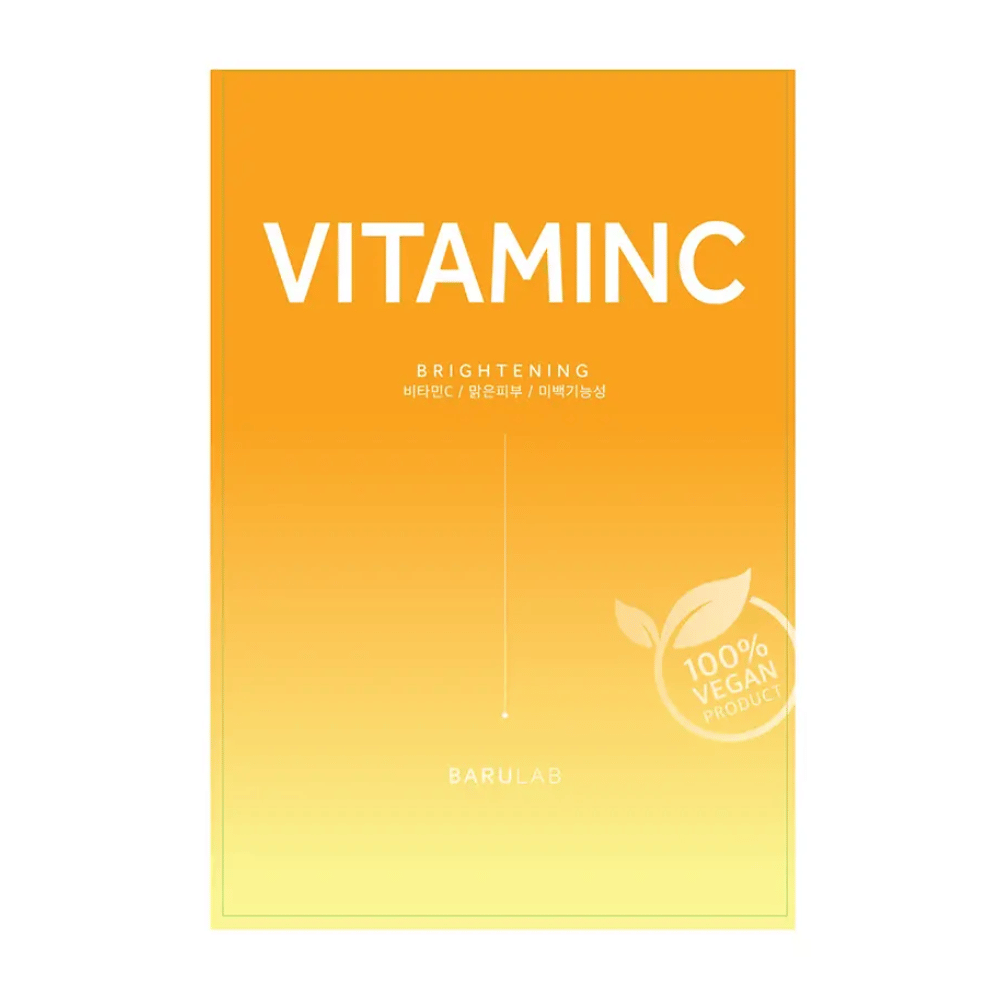 Μια συσκευασία της μάσκας "VITAMINC Brightening" BARULAB, με την ένδειξη "100% Vegan Product". Η συσκευασία έχει μια χρωματική διαβάθμιση από πορτοκαλί στην κορυφή έως ανοιχτό κίτρινο στο κάτω μέρος.
