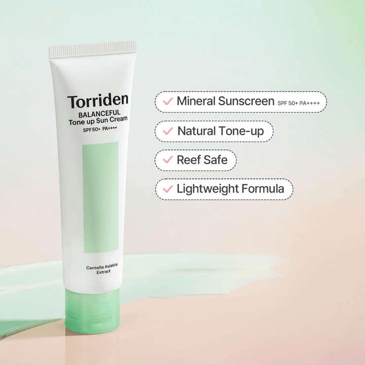 Torriden Balanceful Tone Up Sun Cream SPF50+ PA++++ παρουσιάζεται με έμφαση στην αντηλιακή προστασία με βάση τα μέταλλα, το φυσικό tone-up αποτέλεσμα, τη reef safe σύνθεση και την ελαφριά υφή.