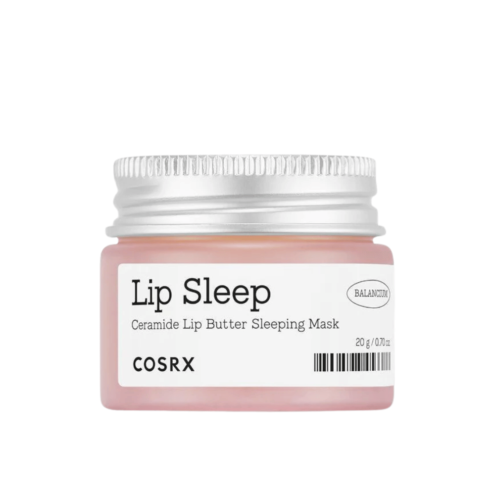 COSRX Lip Sleep Ceramide Lip Butter Sleeping Mask σε ροζ βάζο με ασημένιο καπάκι. Μια άοσμη, θρεπτική μάσκα νυκτός για απαλά, ενυδατωμένα χείλη.