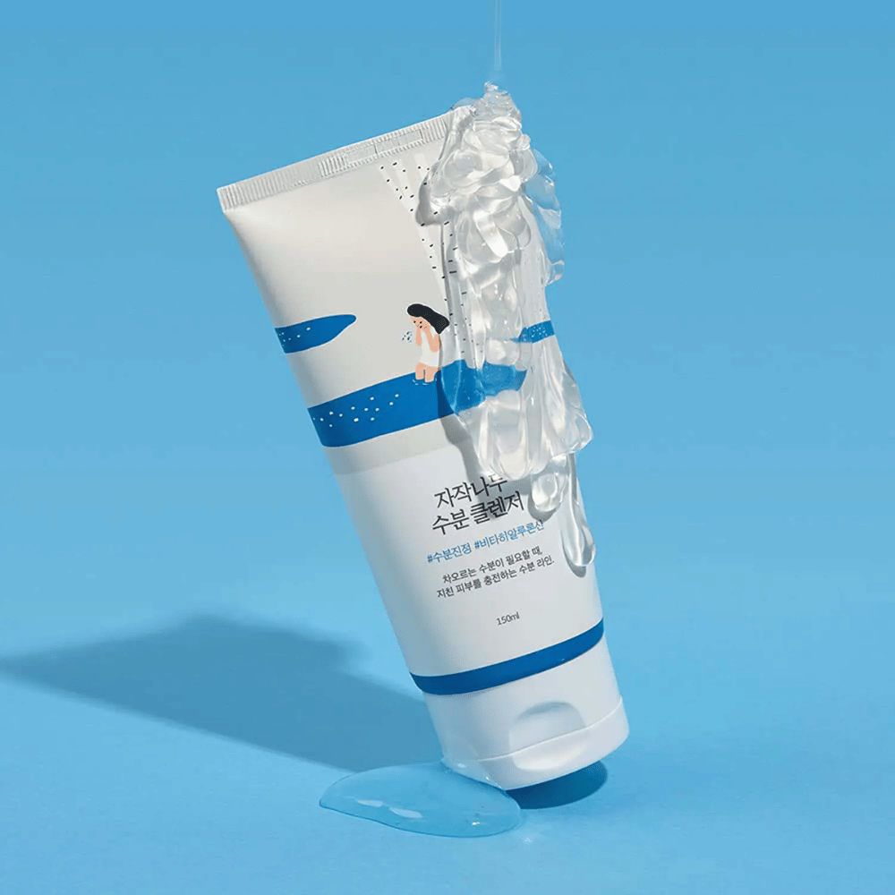 ROUND LAB Birch Juice Moisturizing Cleanser σε σωληνάριο με κρεμώδη αφρό, απαλός καθαρισμός προσώπου με χυμό σημύδας που καθαρίζει απαλά, ενυδατώνει το δέρμα και διατηρεί τη φυσική υγρασία του δέρματος.
