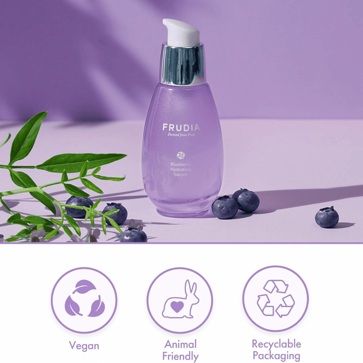 FRUDIA Blueberry Hydrating Serum με εκχύλισμα μύρτιλου, vegan φόρμουλα, cruelty-free και ανακυκλώσιμη συσκευασία, αναπτυγμένη για ενυδάτωση και λάμψη.