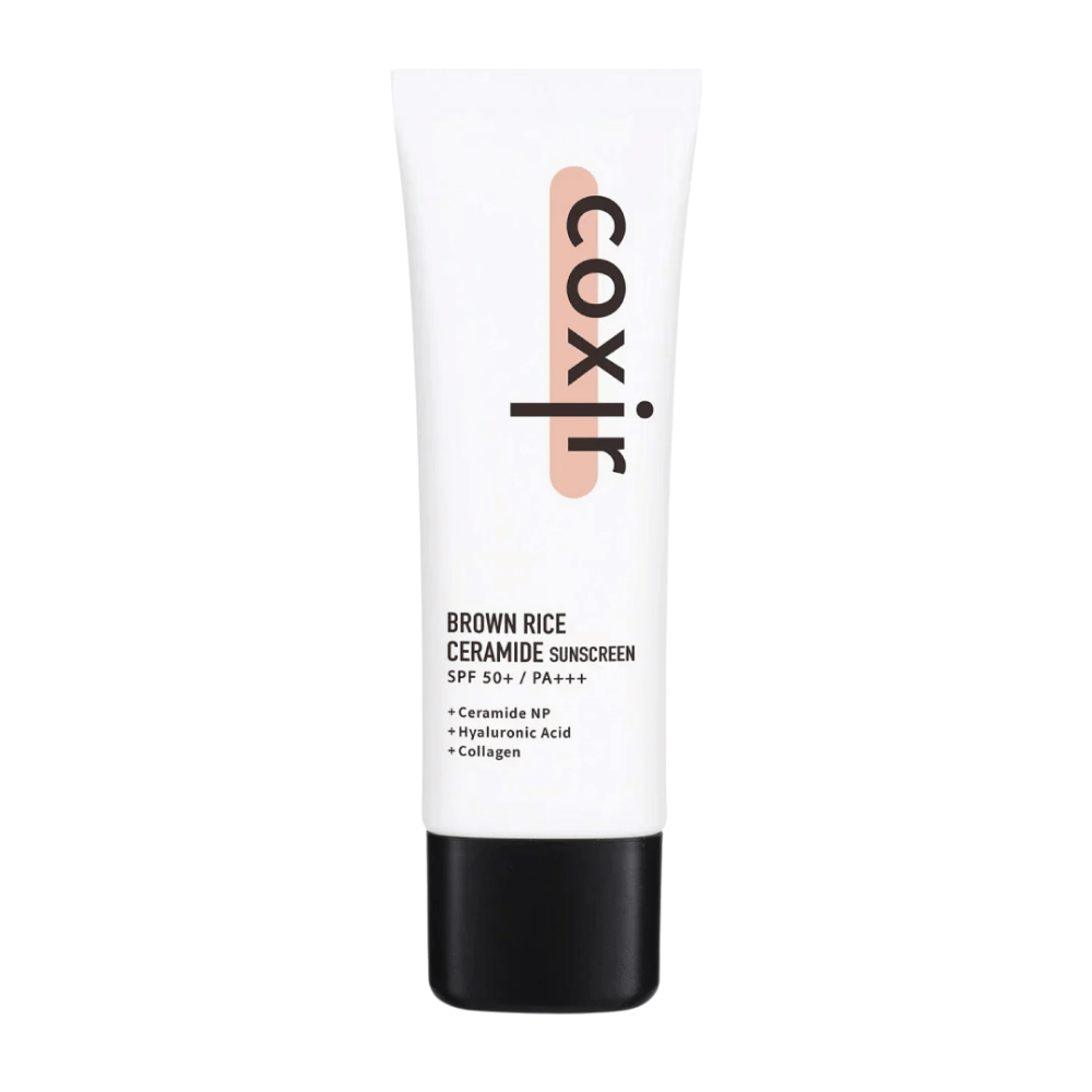 Εικόνα προϊόντος του Coxir Brown Rice Ceramide Sunscreen σε λευκό σωλήνα με μαύρο καπάκι, SPF 50+ PA+++, περιέχει κεραμίδια, υαλουρονικό οξύ και κολλαγόνο.