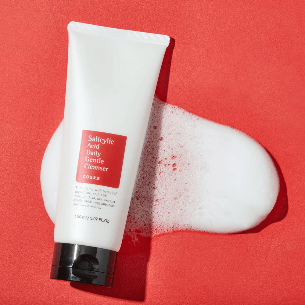 COSRX Salicylic Acid Daily Gentle Cleanser 150ml – αποτελεσματικό καθαριστικό προσώπου με σαλικυλικό οξύ κατά της ακμής, των μαύρων στιγμάτων και του ακάθαρτου δέρματος, εμφανίζεται με αφρό.
