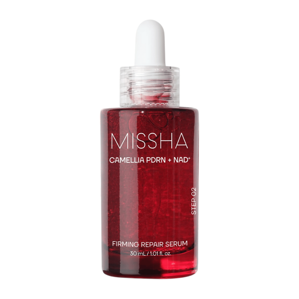 7. MISSHA Camellia PDRN NAD+ Firming Repair Serum 30 ml – κόκκινο γυάλινο μπουκάλι με πιπέτα και ορατές κόκκινες κάψουλες σε λευκό φόντο