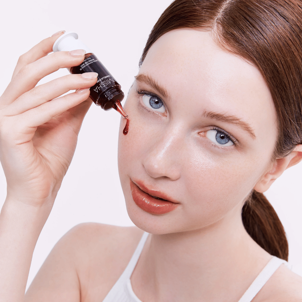 5. MISSHA Camellia PDRN NAD+ High-Potency Acid 25 Renew Peel Shot – πίλινγκ προσώπου με κόκκινη σύνθεση εφαρμόζεται στο δέρμα