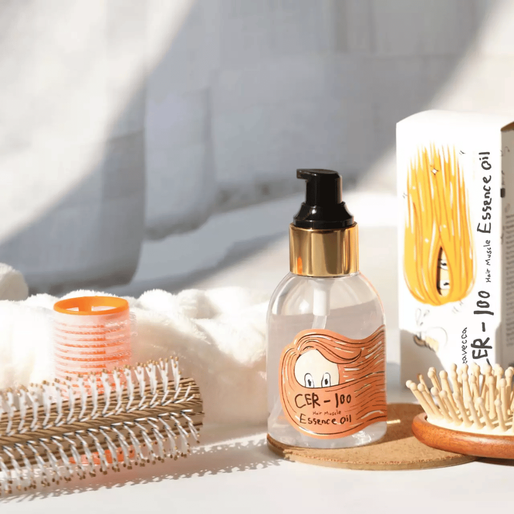 Elizavecca CER-100 Hair Muscle Essence Oil styling – ενυδατικό λάδι μαλλιών που βοηθά στη μείωση του φριζαρίσματος, προσφέρει λάμψη και προστατεύει τα μαλλιά κατά το styling.