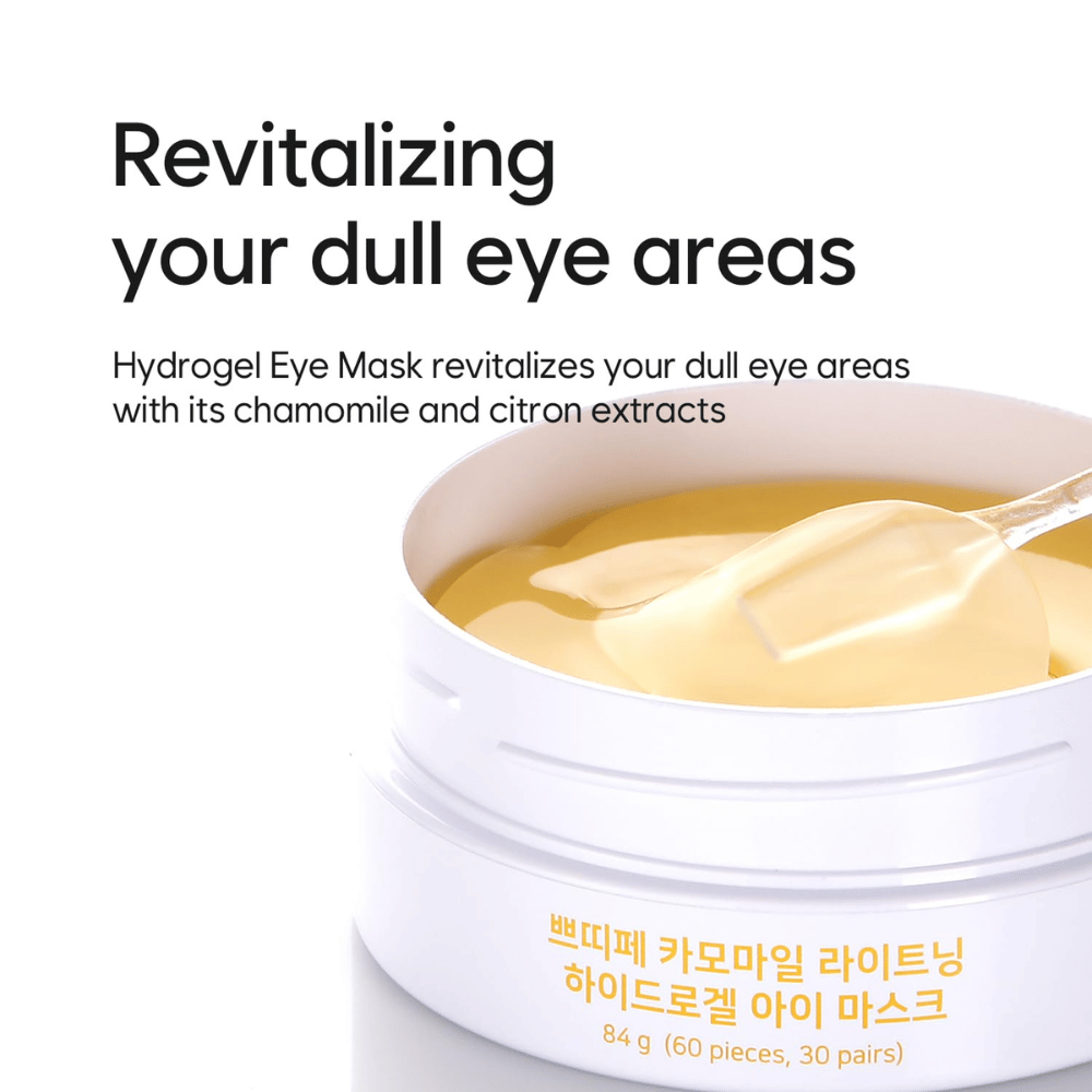 Εικόνα προϊόντος του Chamomile Lightening Hydrogel Eye Mask με έμφαση στην αναζωογόνηση και τη φροντίδα λάμψης για τις κουρασμένες περιοχές γύρω από τα μάτια με εκχύλισμα χαμομηλιού και λεμονιού.