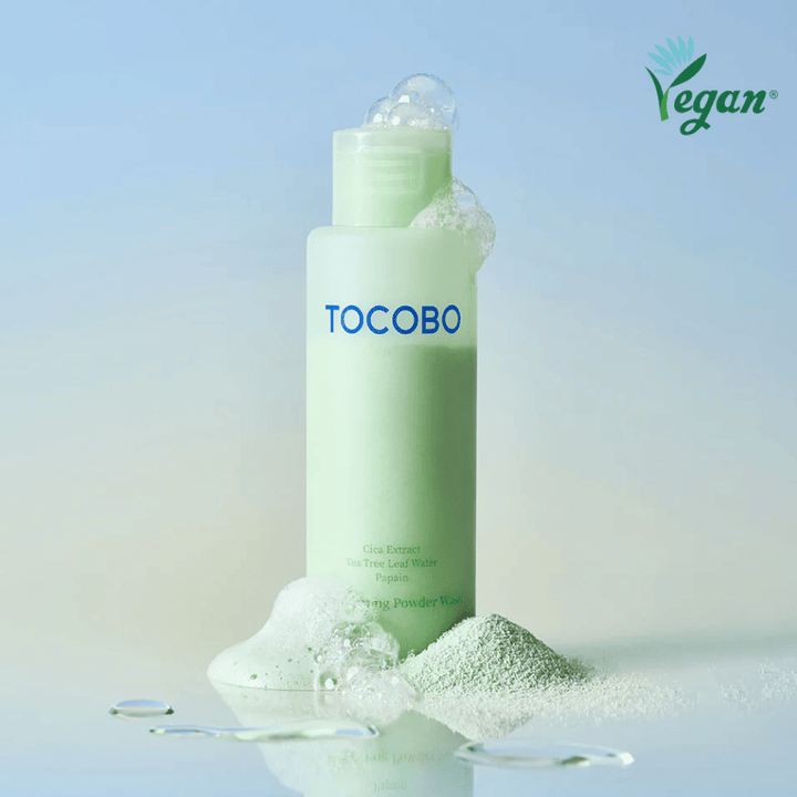 TOCOBO Cica Calming Powder Wash που αφρίζει ελαφρά και απομακρύνει τους ρύπους ενώ ταυτόχρονα καταπραΰνει την επιδερμίδα.
