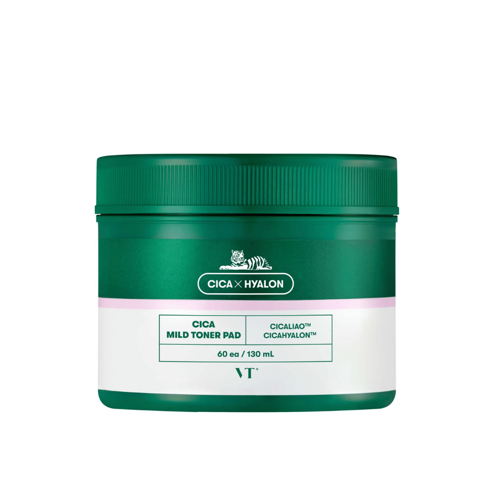 Πράσινο βάζο με VT Cica Mild Toner Pad, 60 τεμάχια pads/130 ml, με λευκή και ροζ ετικέτα και λογότυπο τίγρης σε λευκό φόντο.