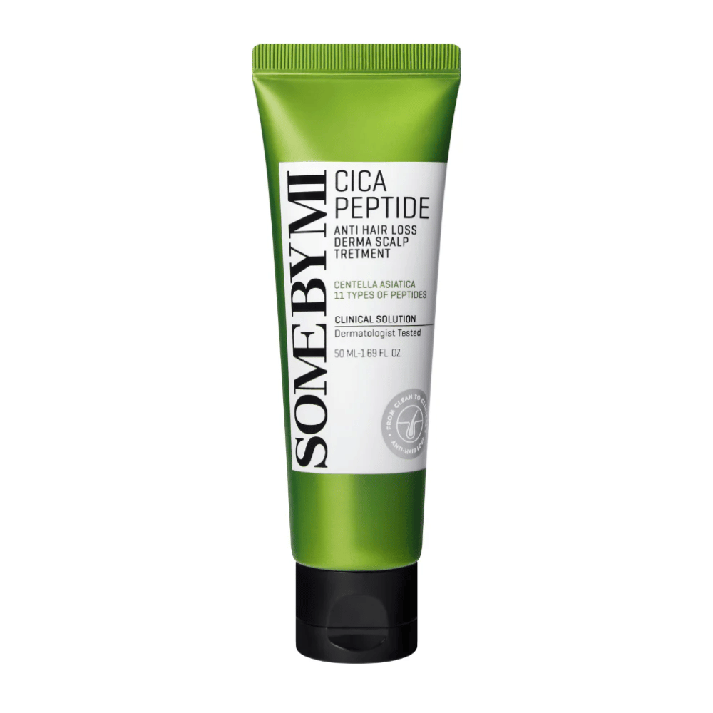 SOME BY MI Cica Peptide Anti Hair Loss Derma Scalp Treatment σε πράσινο και λευκό σωλήνα με μαύρο καπάκι, προϊόν κατά της τριχόπτωσης και για τη φροντίδα του τριχωτού της κεφαλής.