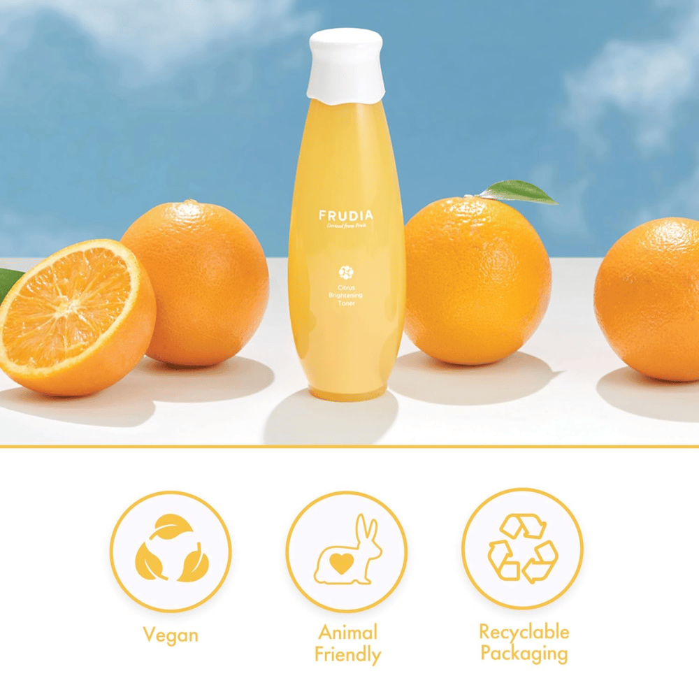 FRUDIA Citrus Brightening Toner με πορτοκάλια – λαμπερό κορεατικό τονωτικό με εσπεριδοειδή, βιταμίνη C και εκχυλίσματα φρούτων που εξομαλύνει τον τόνο του δέρματος και προσφέρει φυσική λάμψη.