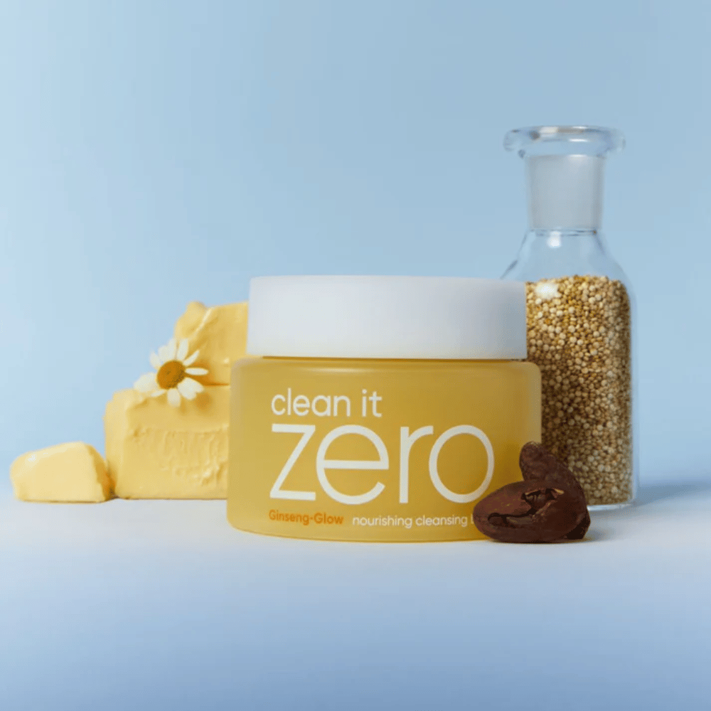 Εικόνα προϊόντος του Clean It Zero Ginseng-Glow Cleansing Balm με έμπνευση συστατικών όπως το ginseng και τα θρεπτικά έλαια, ένα απαλό καθαριστικό βάλσαμο που λιώνει το μακιγιάζ και καθαρίζει το δέρμα χωρίς να το ξηραίνει.