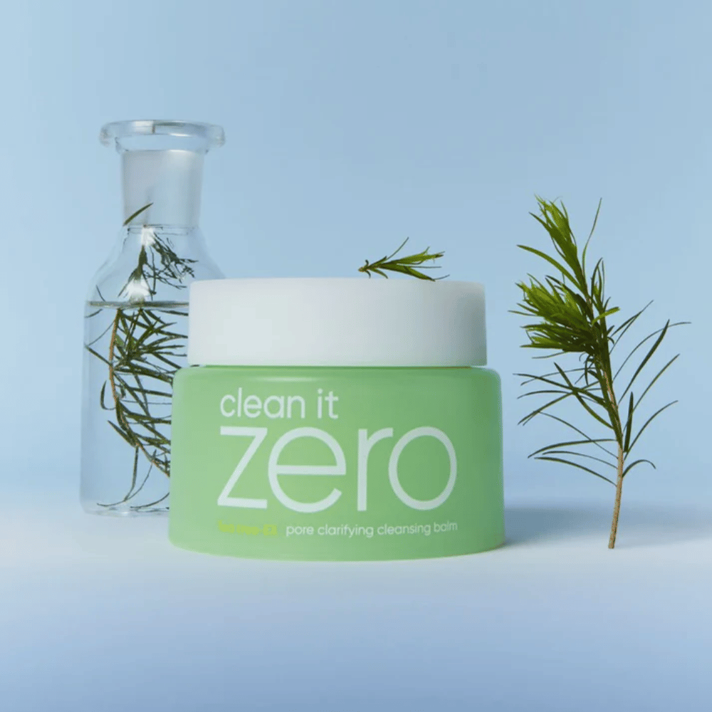Εικόνα προϊόντος του Clean It Zero Pore Clarifying Cleansing Balm με έμπνευση tea tree, ένα καθαριστικό balm που διαλύει το μακιγιάζ και τις ακαθαρσίες ενώ καθαρίζει απαλά τους πόρους.