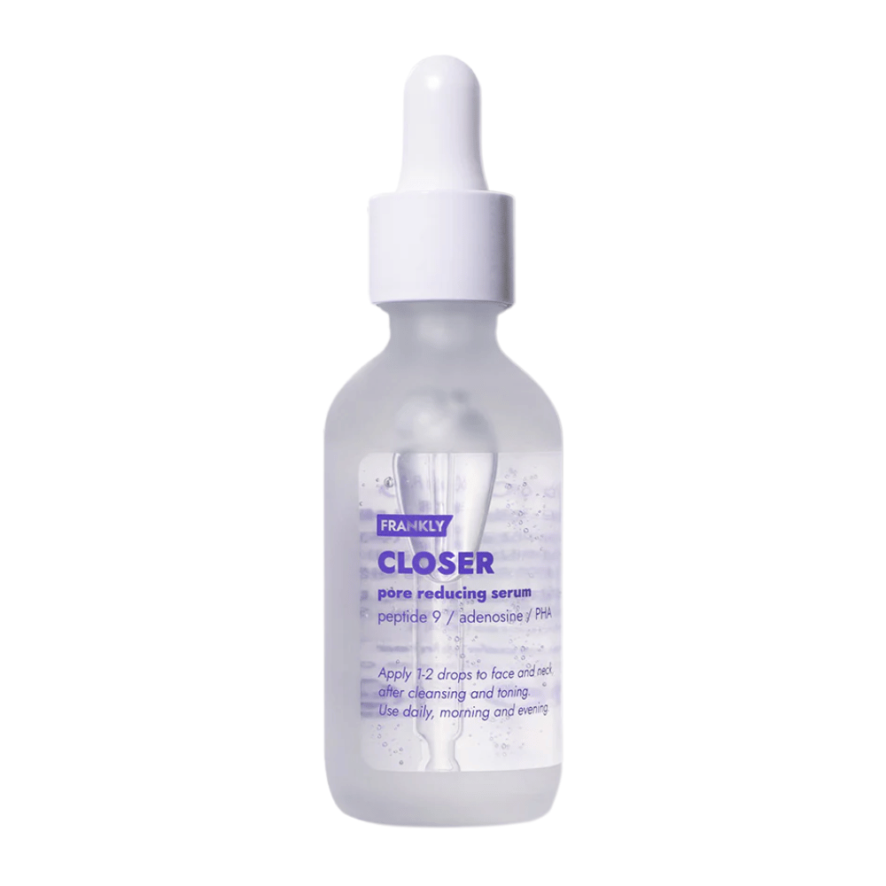 Εικόνα προϊόντος του FRANKLY Closer Pore Reducing Serum σε γυάλινη φιάλη με πιπέτα. Ένας ορός που βελτιώνει τους πόρους και προσφέρει πιο σφριγηλή, καθαρή επιδερμίδα.