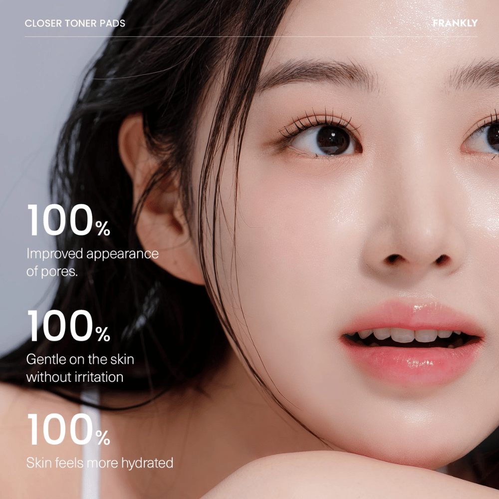 Γυναίκα με FRANKLY Closer Toner Pads δείχνει αποτελέσματα: 100% βελτιωμένη δομή πόρων, 100% ενυδατωμένο δέρμα και 100% χωρίς ερεθισμό.