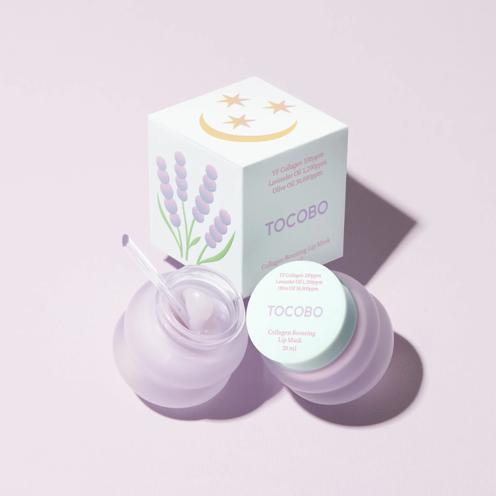 TOCOBO Collagen Boosting Lip Mask με συσκευασία διακοσμημένη με λεβάντα και σύμβολα φεγγαριού.