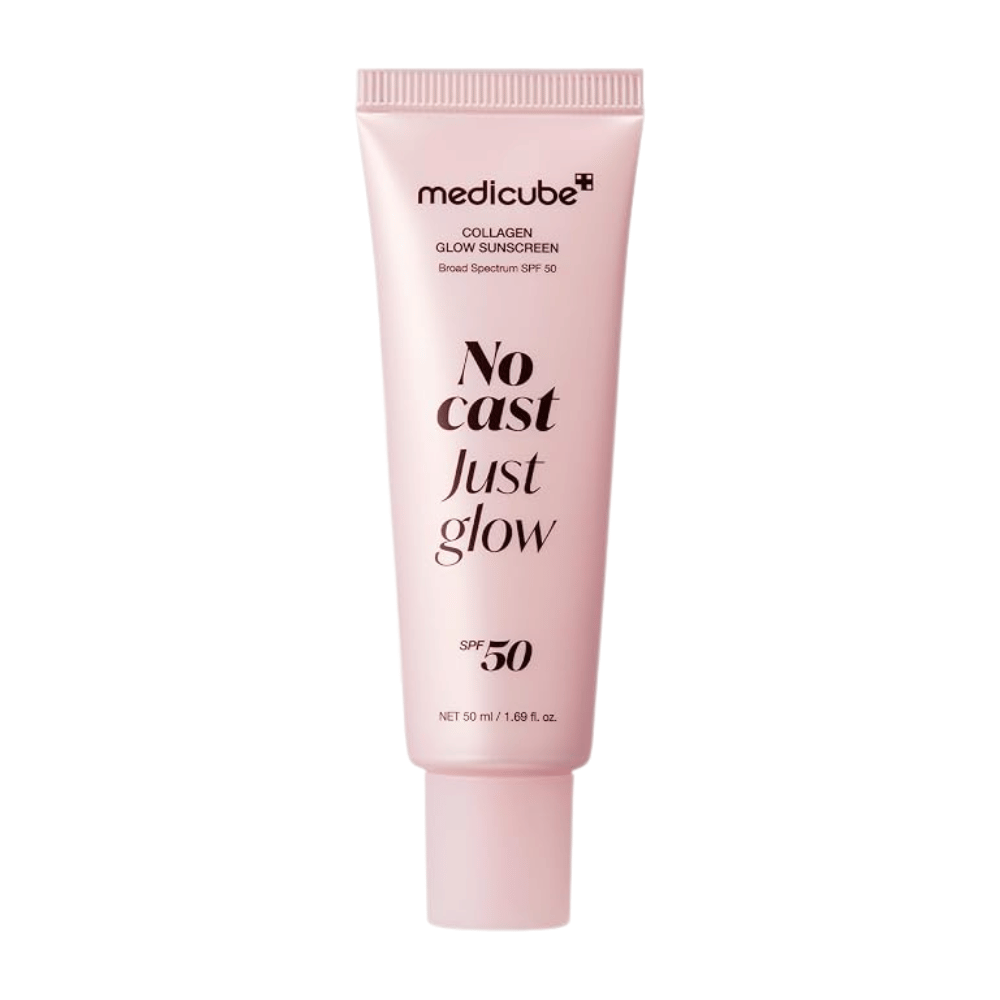 Medicube Αντηλιακό Collagen Glow SPF 50 50 ml, αντηλιακή προστασία με κολλαγόνο σε ανοιχτό ροζ σωληνάριο με το κείμενο No Cast Just Glow σε λευκό φόντο.