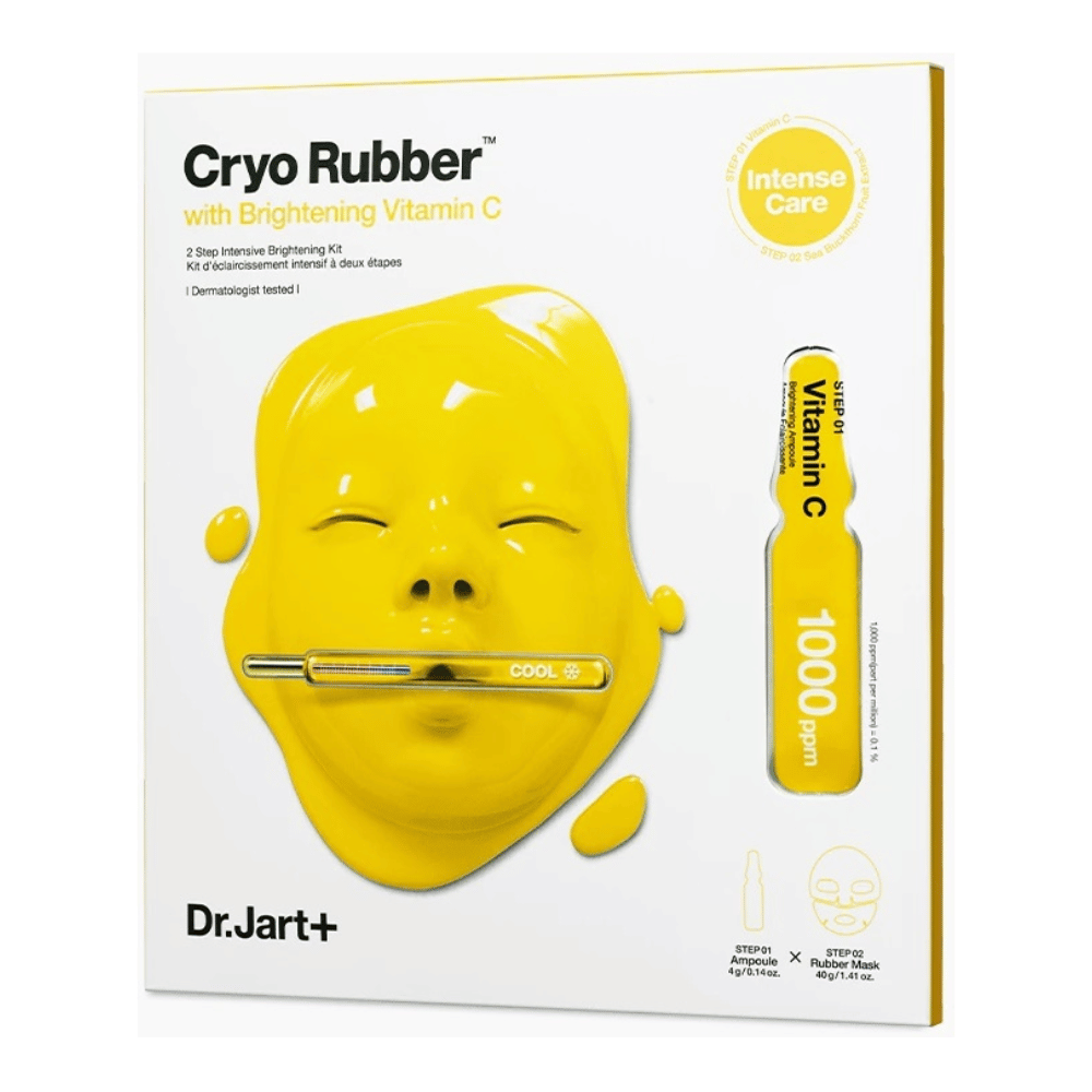 Dr.Jart+ προϊόν ομορφιάς με το όνομα 'Cryo Rubber™ με Φωτεινή Βιταμίνη C'. Η συσκευασία δείχνει μια κίτρινη μάσκα προσώπου που στάζει με υγρό. Αναφέρεται ότι είναι ένα '2 Βήματα εντατικό φωτεινό KIT' και ότι είναι 'δερματολογικά ελεγμένο'. Εικονογράφηση του 'Βιταμίνη C 1000ppm' βρίσκεται στα δεξιά.