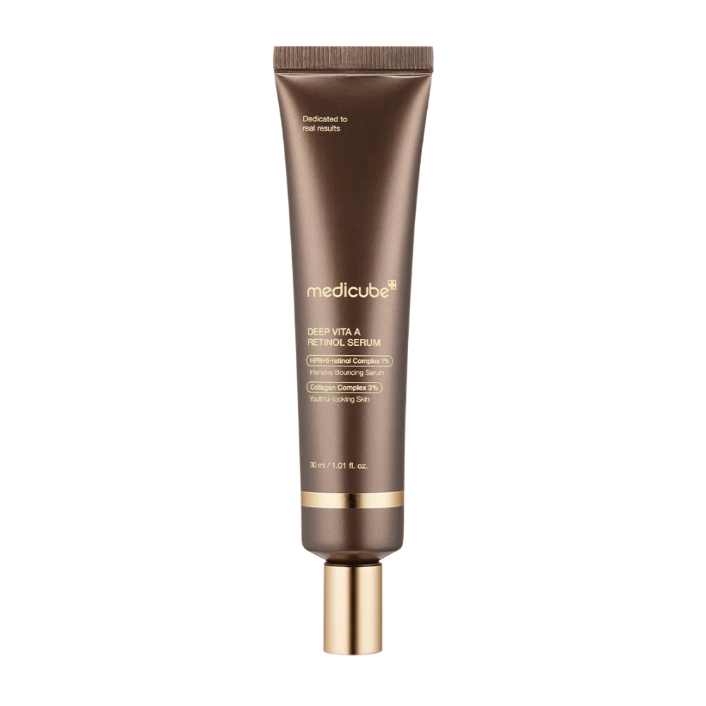 Medicube Deep Vita A Retinol Serum σε καφέ σωλήνα με χρυσές λεπτομέρειες, ένα προϊόν αντιγήρανσης που συνδυάζει ρετινόλη και κολλαγόνο για πιο σφριγηλό δέρμα.
