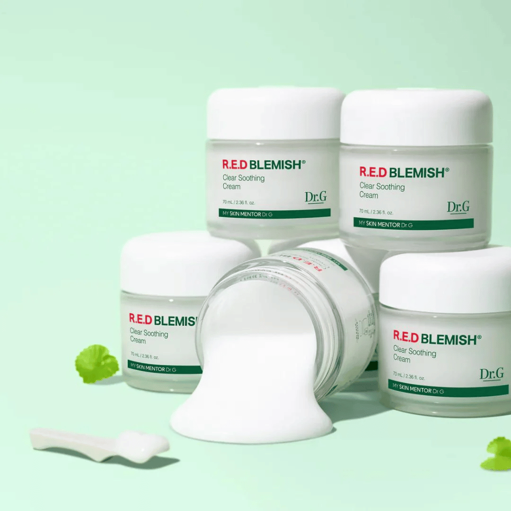 Dr.G R.E.D Blemish Clear Soothing Cream προσφέρει εντατική ενυδάτωση και ανακούφιση για το ευαίσθητο δέρμα. Η φόρμουλα με Centella Asiatica και υαλουρονικό οξύ ενισχύει το φράγμα του δέρματος και μειώνει τον ερεθισμό. Ιδανική για καθημερινή χρήση για ισορροπημένο και καθαρό τόνο δέρματος.