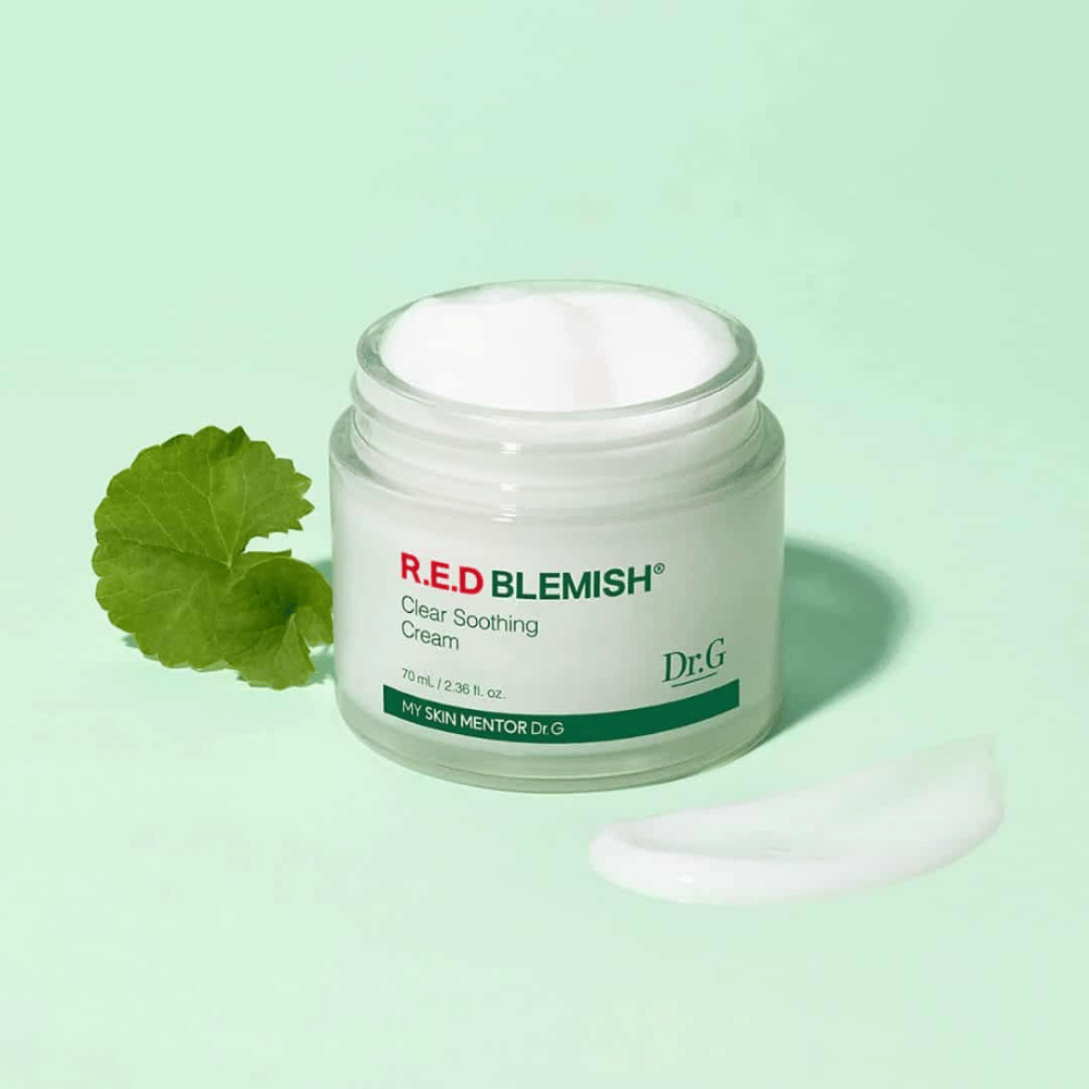 Dr.G R.E.D Blemish Clear Soothing Cream καταπραΰνει και ενυδατώνει το ευαίσθητο δέρμα. Εμπλουτισμένη με Centella Asiatica και υαλουρονικό οξύ, ενισχύει το φράγμα του δέρματος και μειώνει την ερυθρότητα. Ιδανική για καθημερινή φροντίδα για ισορροπημένο και καθαρό δέρμα.