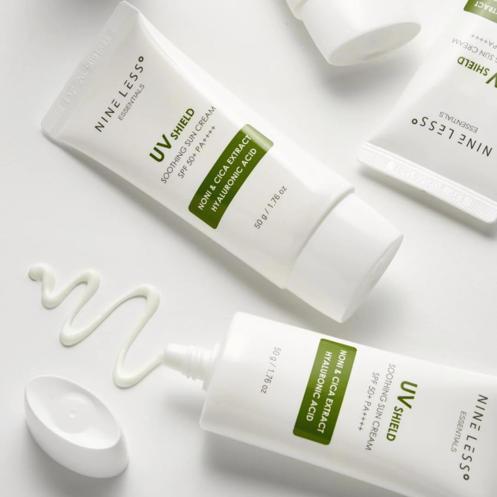 NINE LESS Essentials UV Shield Soothing Sun Cream SPF 50+ PA++++ με noni, cica και υαλουρονικό οξύ που ενυδατώνει και προστατεύει το δέρμα από τις ακτίνες UVA και UVB.