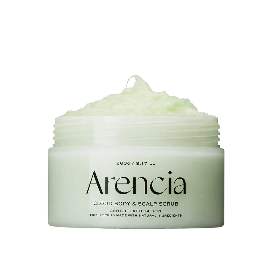 Arencia Fresh Cloud Body & Scalp Scrub σε ανοιχτό βάζο σε λευκό φόντο. Κρεμώδης απολέπιση σώματος που απολεπίζει απαλά, ενυδατώνει το δέρμα και δίνει μια απαλή, φρέσκια αίσθηση.