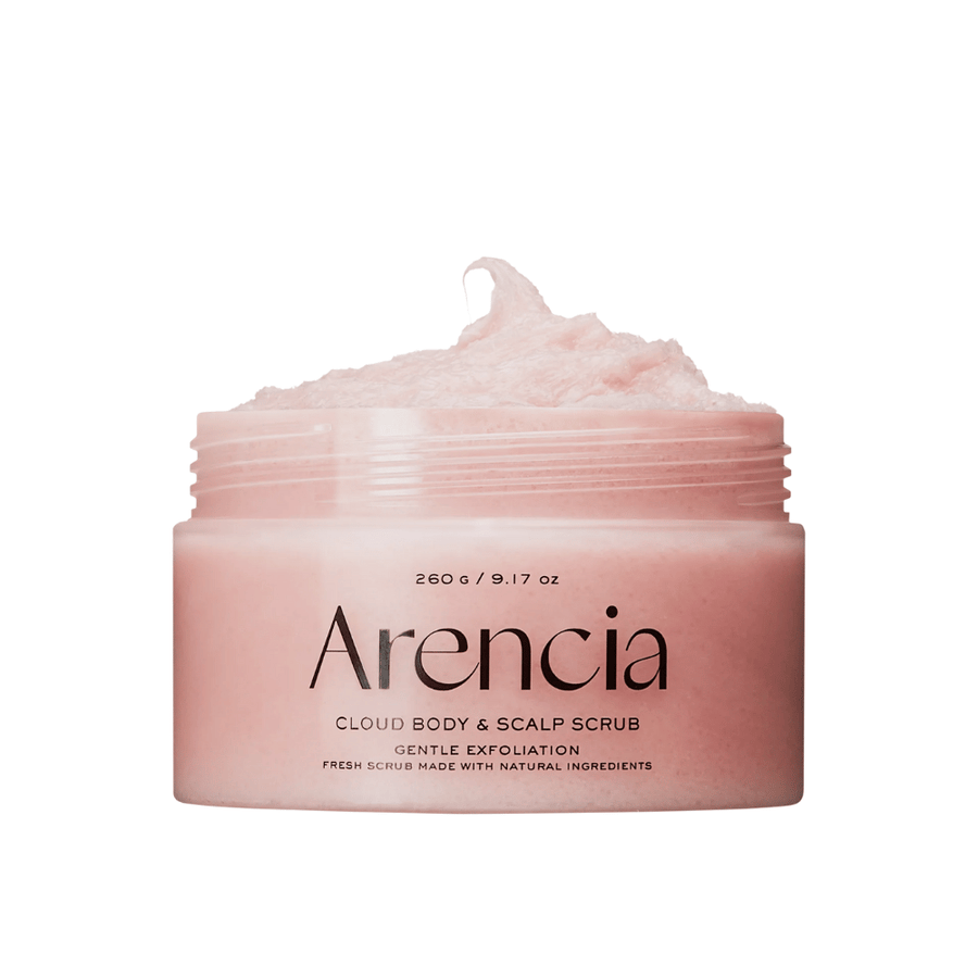 Arencia Fresh Cloud Scrub Lavender & Pear σε ανοιχτό βάζο σε λευκό φόντο. Κρεμώδες απολεπιστικό σώματος και τριχωτού που απολεπίζει απαλά και αφήνει το δέρμα απαλό και ενυδατωμένο.