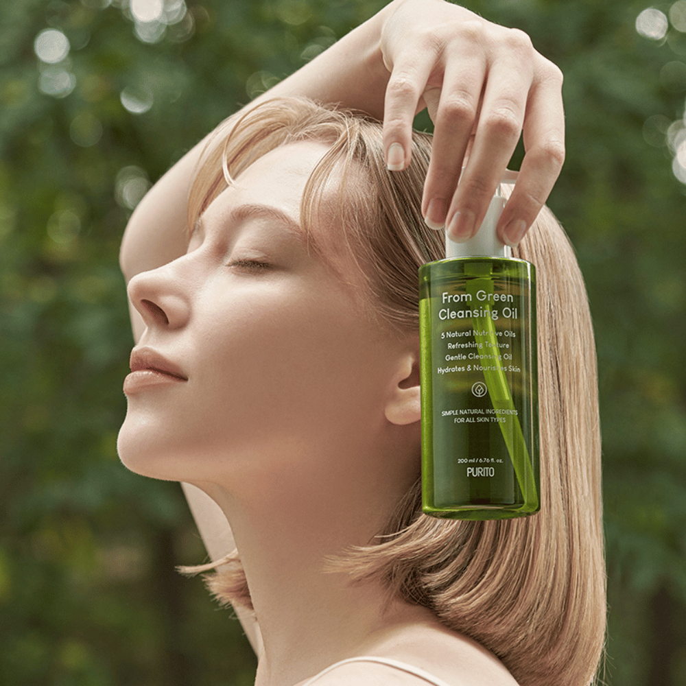 Purito From Green Cleansing Oil είναι ιδανικό για καθημερινή χρήση και κατάλληλο για όλους τους τύπους δέρματος, ακόμη και για ευαίσθητο δέρμα. Με πέντε φυσικά θρεπτικά έλαια, καθαρίζει το δέρμα σε βάθος χωρίς να αφήνει λιπαρή αίσθηση, ενώ ταυτόχρονα ενυδατώνει και φροντίζει.