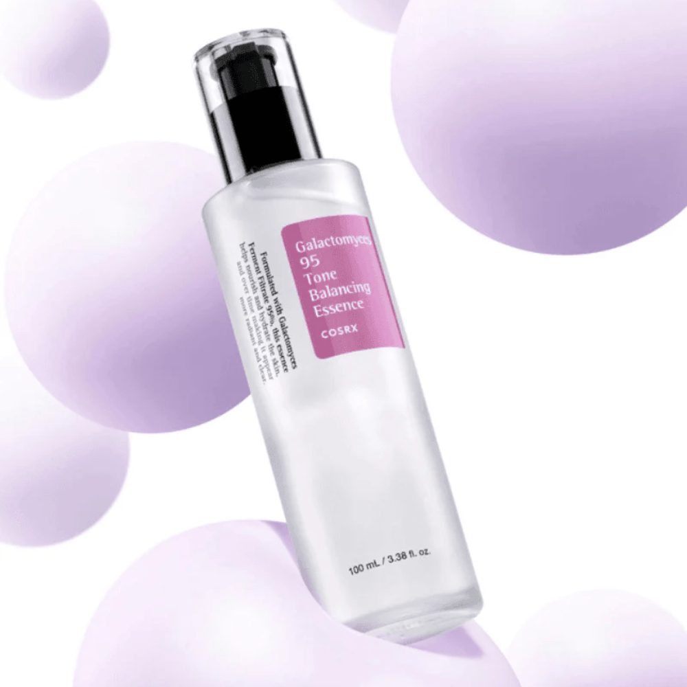 COSRX Galactomyces 95 Tone Balancing Essence σε διάφανο μπουκάλι με μοβ ετικέτα. Η ουσία προσφέρει λάμψη, εξισορροπεί τον τόνο του δέρματος και βελτιώνει τη δομή της επιδερμίδας.