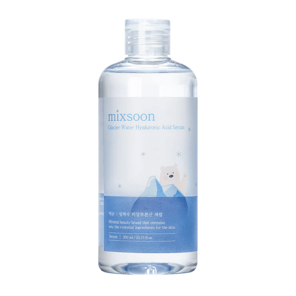 Mixsoon Glacier Water Hyaluronic Acid Serum σε διαφανές μπουκάλι με μπλε ετικέτα και μοτίβο πολικής αρκούδας, φαίνεται από μπροστά σε λευκό φόντο.