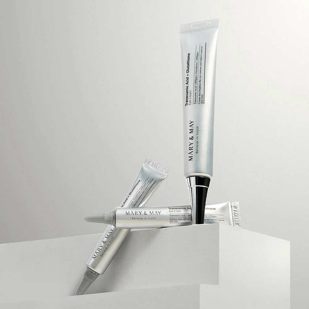 Mary&May Tranexamic Acid + Glutathione Eye Cream σε στούντιο, κορεάτικη κρέμα ματιών που συνδυάζει τρανεξαμικό οξύ και γλουταθειόνη για πιο καθαρή όψη.
