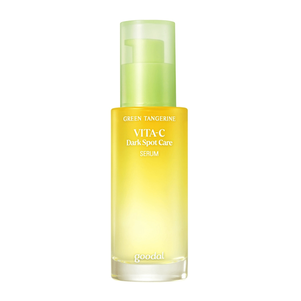 Ένα μπουκάλι Green Tangerine Vita C Dark Spot Care Serum 40ml από Goodal για υπερμελάγχρωση σε λευκό φόντο.