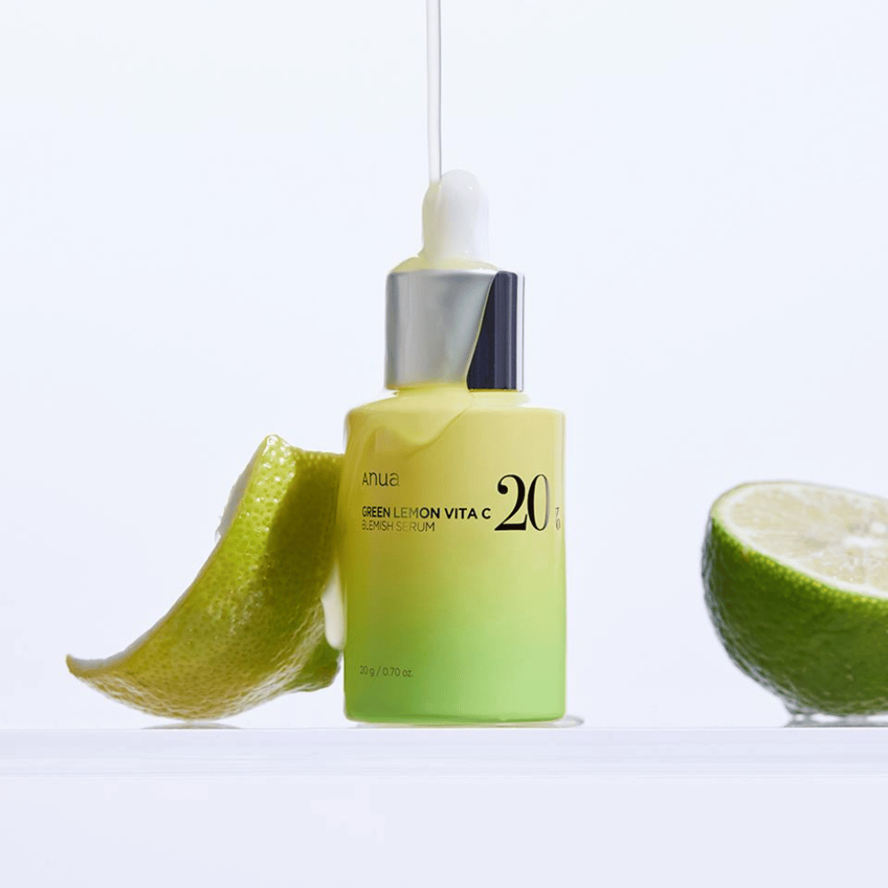 ANUA Green Lemon Vita C Blemish Serum, παρουσιάζεται με μια φέτα πράσινου λεμονιού, περιέχει 20g ορού.