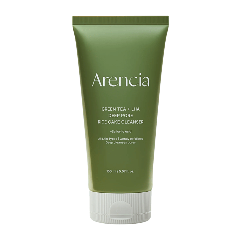 Καθαρή εικόνα προϊόντος του Arencia Green Tea + LHA Deep Pore Rice Cake Cleanser σε πράσινο σχέδιο σωληναρίου με έμφαση στη μινιμαλιστική και μοντέρνα συσκευασία.