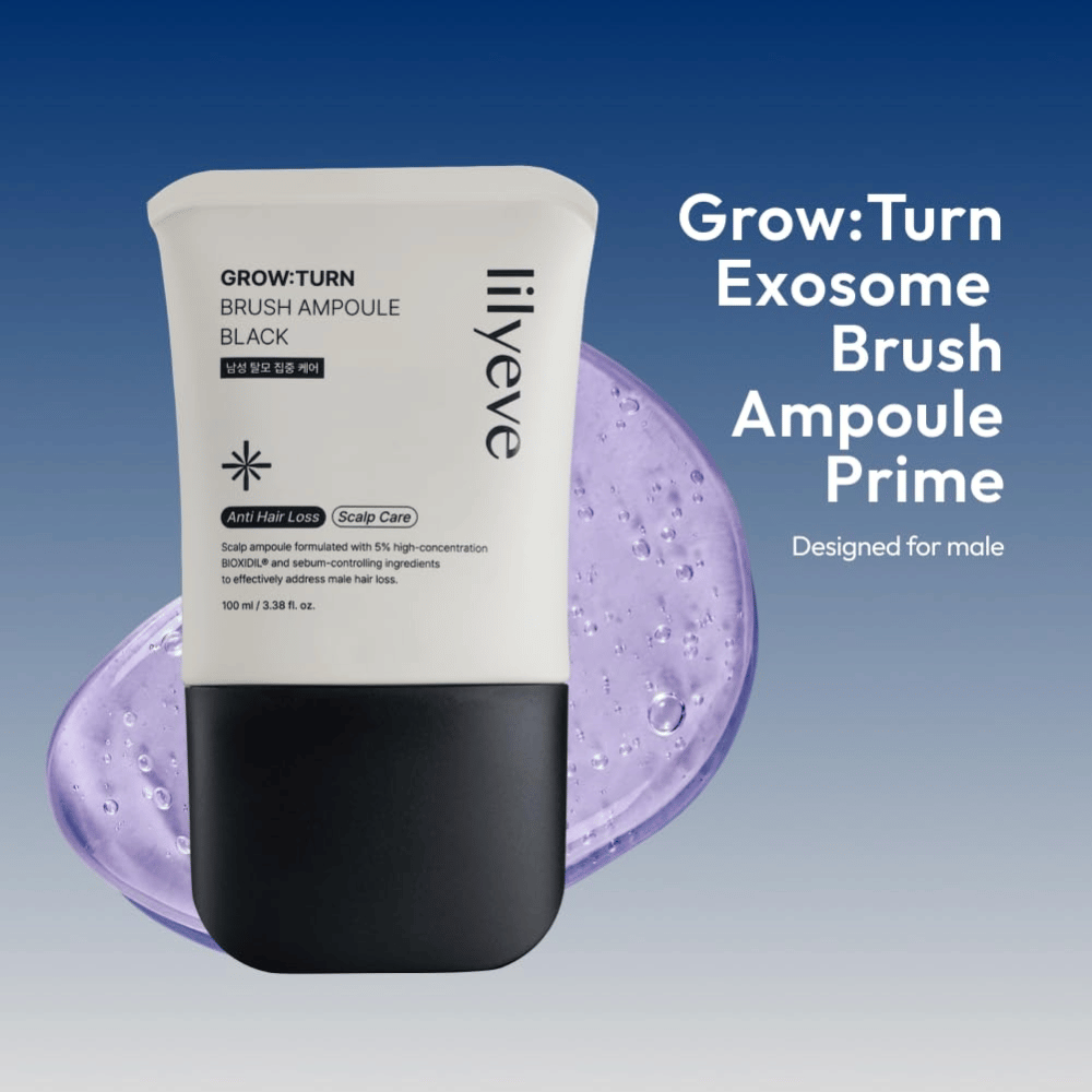 Κοντινή λήψη του LILYEVE Grow:Turn Exosome Brush Ampoule Prime με διακοσμητικές σταγόνες serum και τον μοναδικό εφαρμοστή με βούρτσα. Η εικόνα τονίζει την εύκολη εφαρμογή απευθείας στο τριχωτό της κεφαλής και τη στοχευμένη φροντίδα των ριζών των μαλλιών.