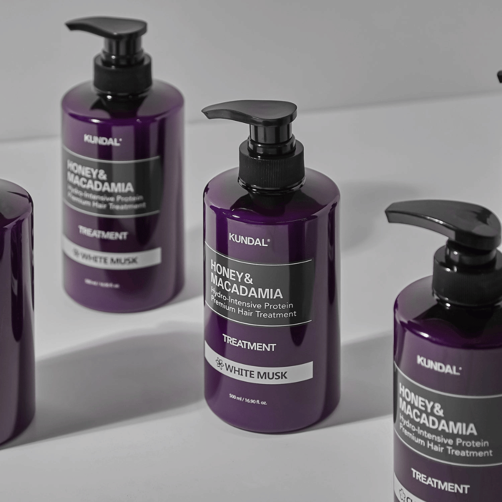 KUNDAL Μέλι & Μακαντάμια Υδρο-Εντατική Πρωτεΐνη Premium Μαλλιών Treatment Λευκός Μόσχος, 500 ml, σε μοβ αντλία.